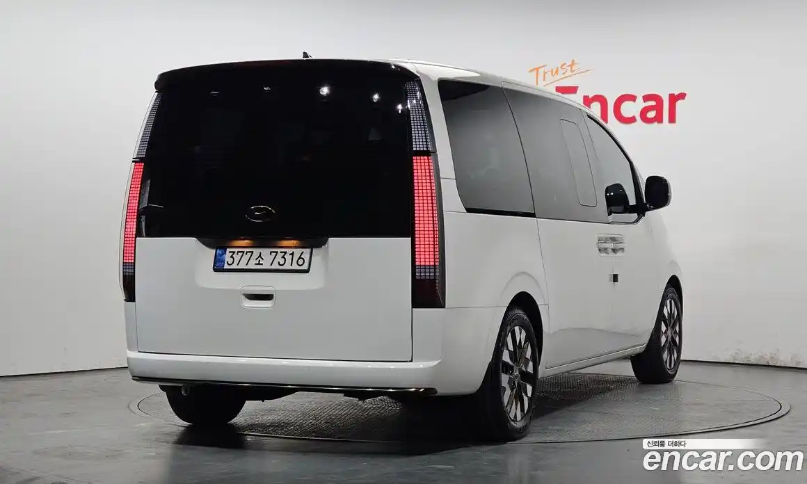 Hyundai Staria 2022 3.5 Автомат в Москве № 1341964, фото 2