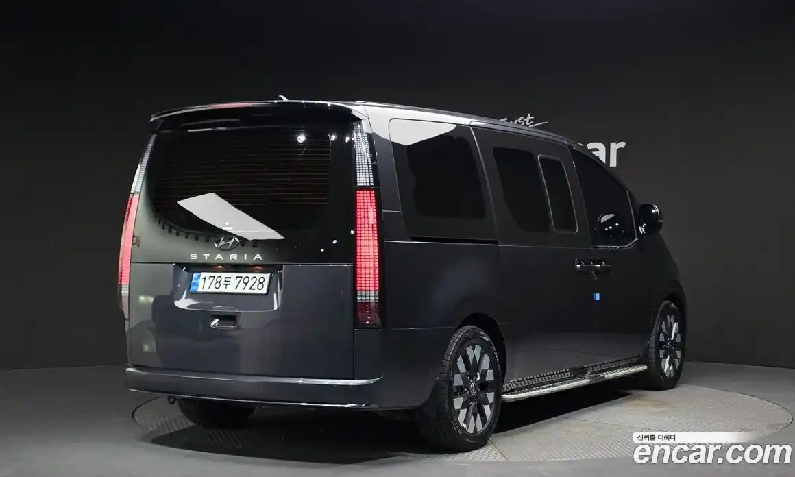 Hyundai Staria 2022 2.2 Автомат в Москве № 1342030, фото 2