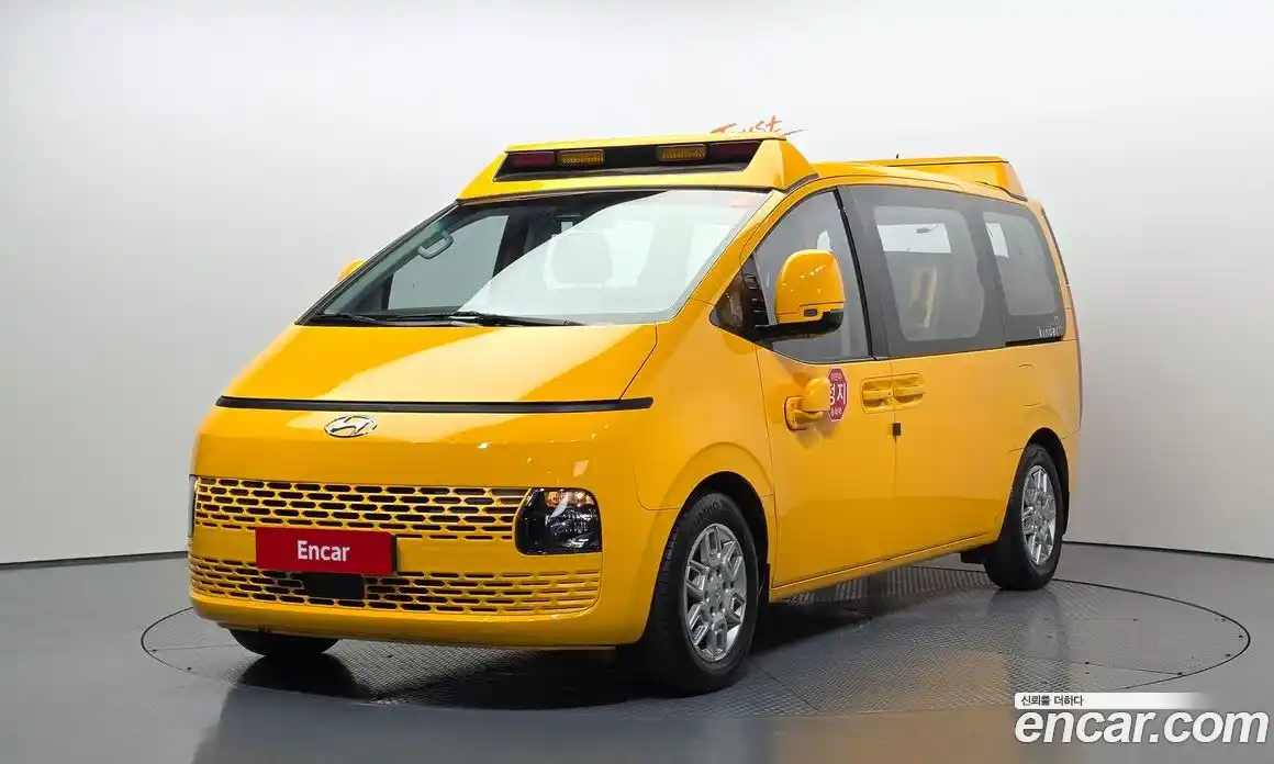 Hyundai Staria 2022 3.5 Автомат в Москве № 1342325, фото 1