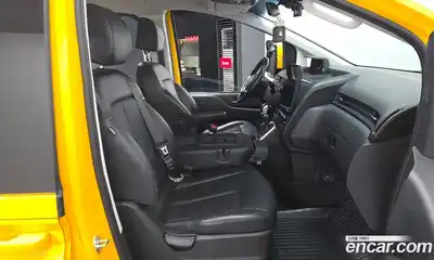 Hyundai Staria 2022 3.5 Автомат в Москве № 1342325, миниатюра 11