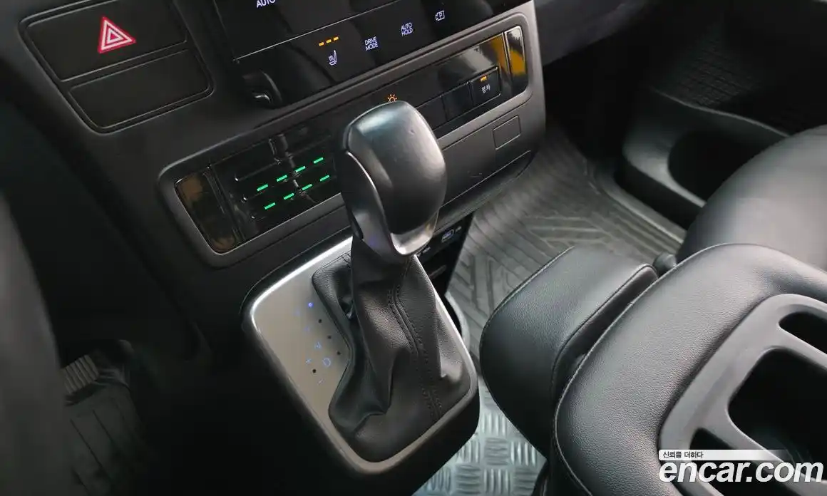 Hyundai Staria 2022 3.5 Автомат в Москве № 1342325, фото 9