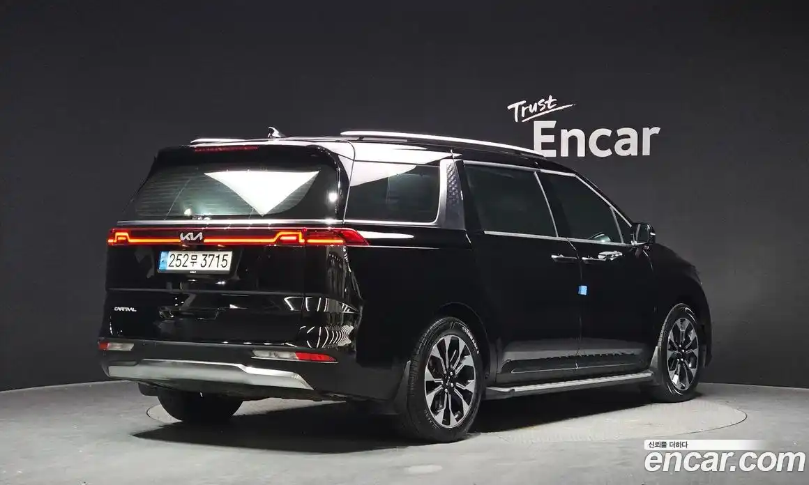 Kia Canival 2023 2.2 Автомат в Москве № 1342708, фото 2