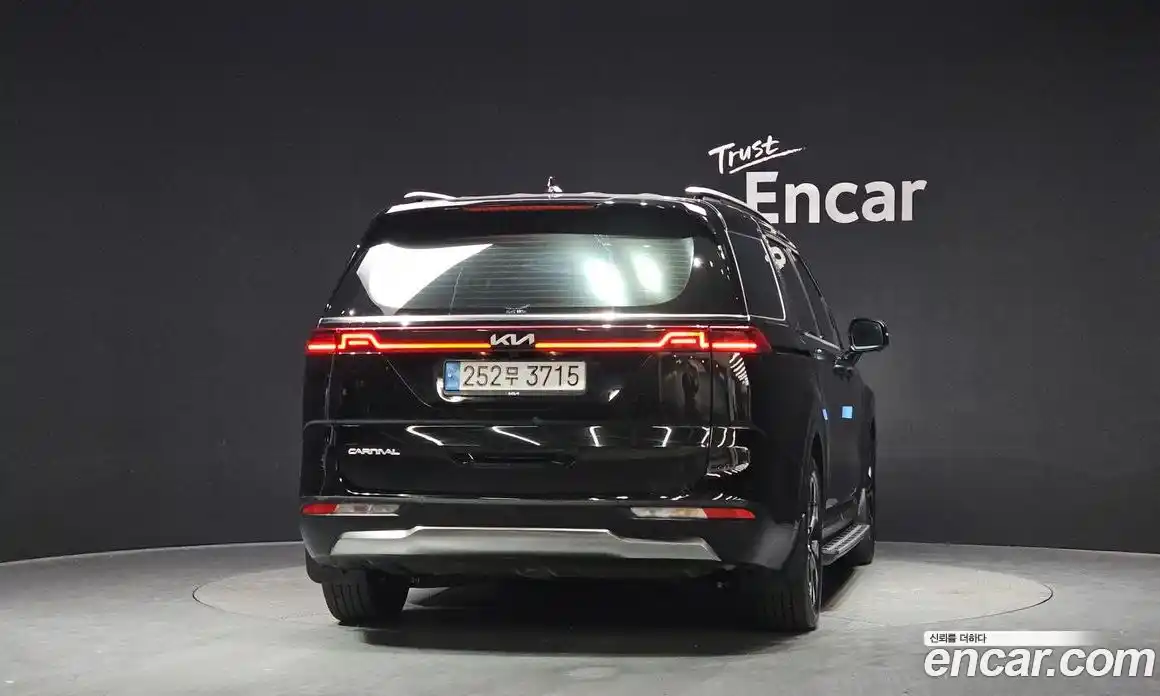 Kia Canival 2023 2.2 Автомат в Москве № 1342708, фото 4