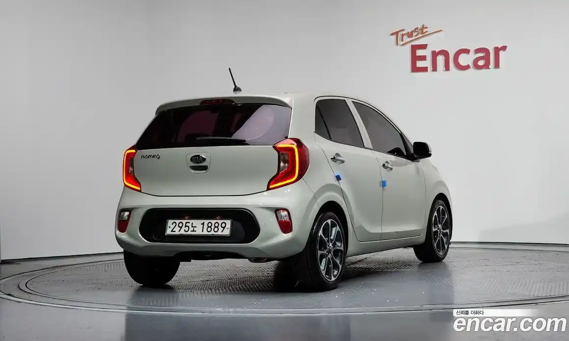 Kia Morning 2017 1.0 Автомат в Москве № 1343080, фото 2