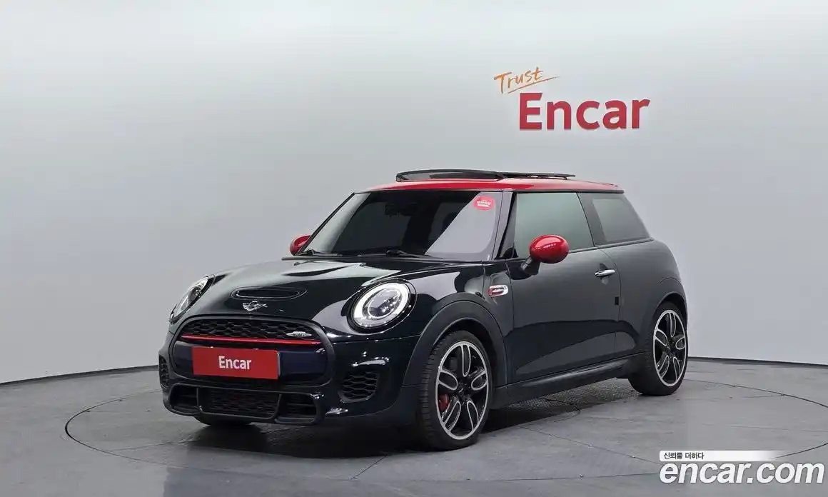 Mini Cooper 2015 2.0 гидро в Москве № 1349843, фото 1