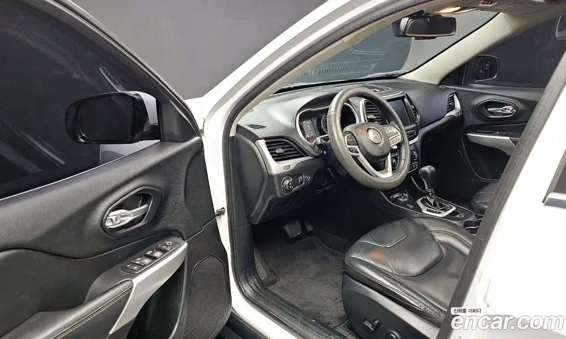 Jeep Cherokee 2017 2.4 гидро в Москве № 1350639, фото 10