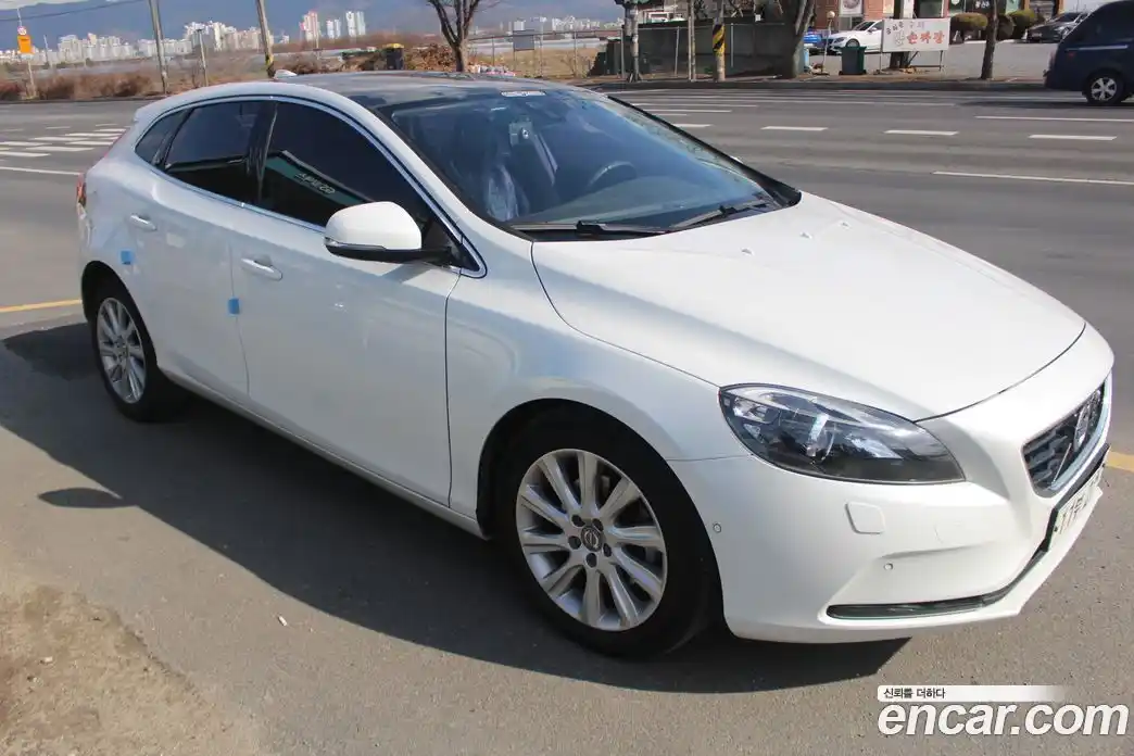 Volvo V40 2015 1.6 гидро в Москве № 164865, фото 2