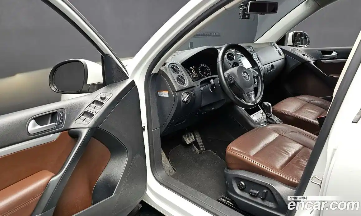 Volkswagen Tiguan 2015 2.0 гидро в Москве № 232205, фото 11