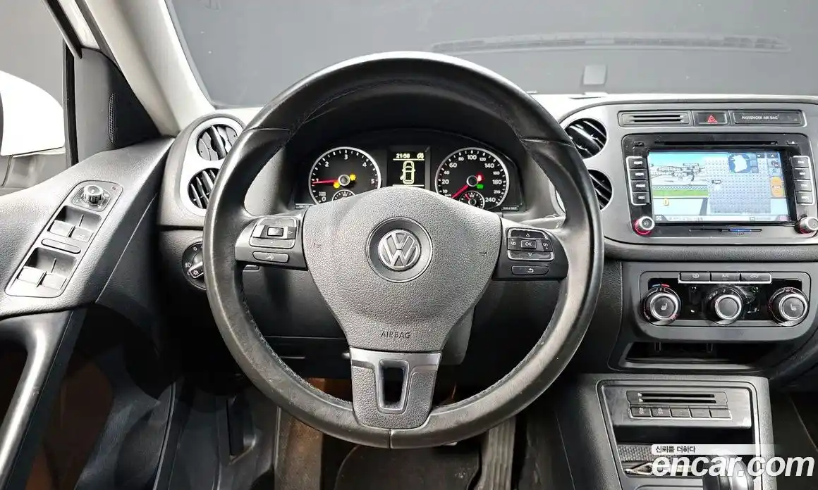 Volkswagen Tiguan 2015 2.0 гидро в Москве № 232205, фото 13