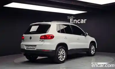 Volkswagen Tiguan 2015 2.0 гидро в Москве № 232205, миниатюра 2