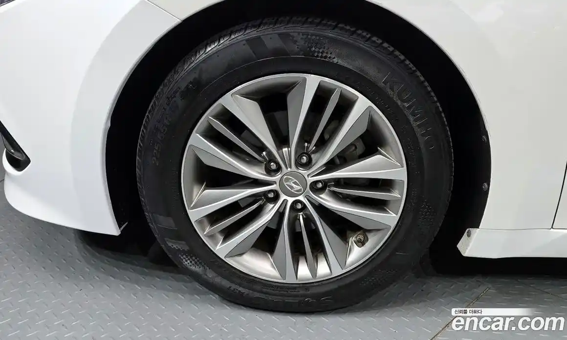 Hyundai Grandeur 2015 2.4 гидро в Москве № 119690, фото 5