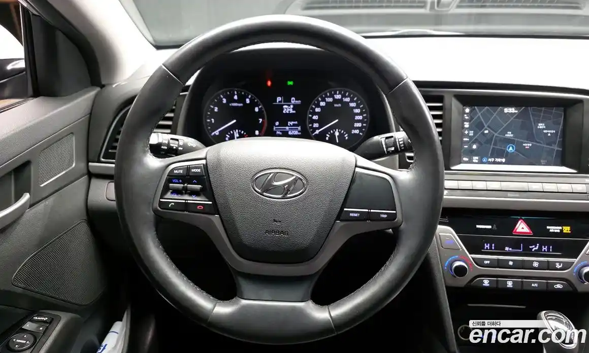 Hyundai Avante 2016 1.6 гидро в Москве № 1317543, фото 13