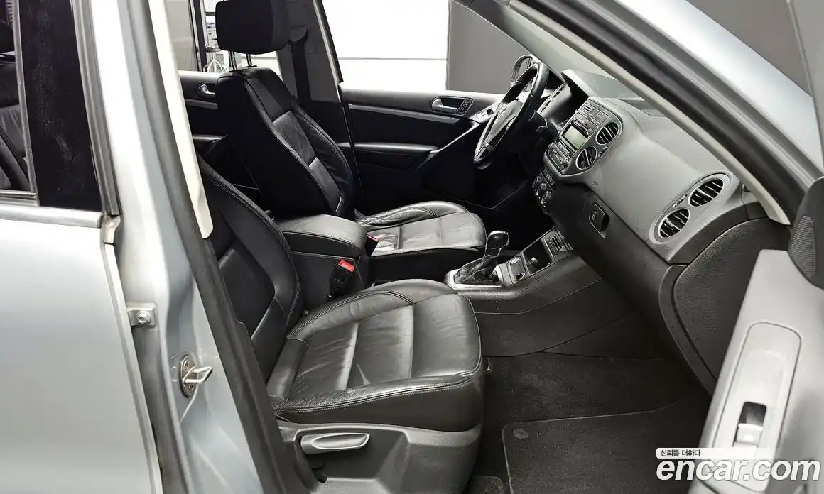 Volkswagen Tiguan 2015 2.0 гидро в Москве № 1323380, фото 11