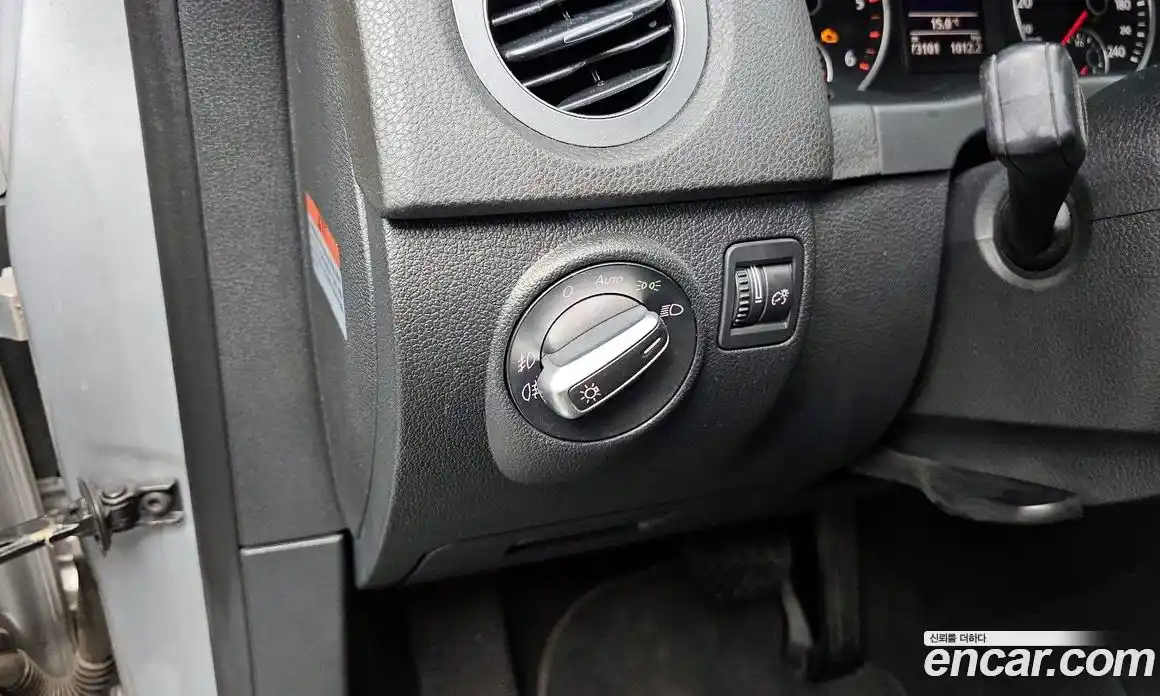 Volkswagen Tiguan 2015 2.0 гидро в Москве № 1323380, фото 17
