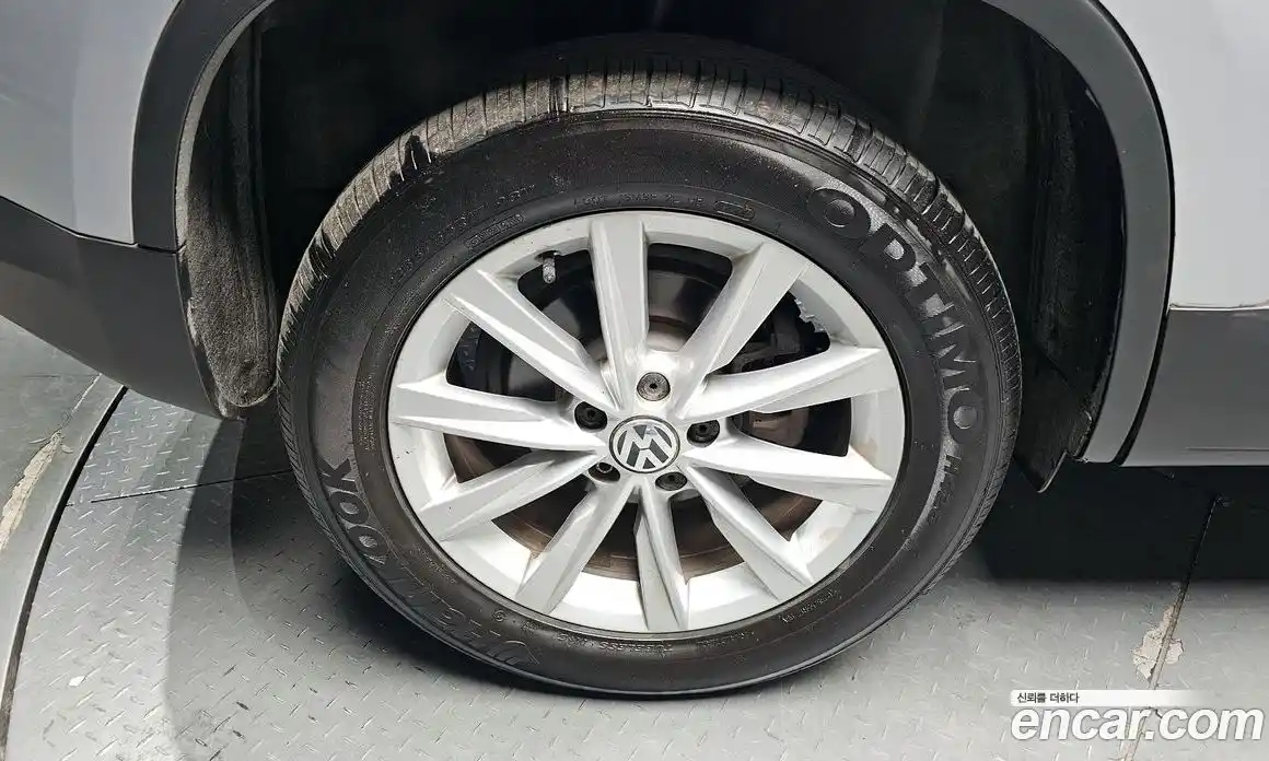Volkswagen Tiguan 2015 2.0 гидро в Москве № 1323380, фото 5