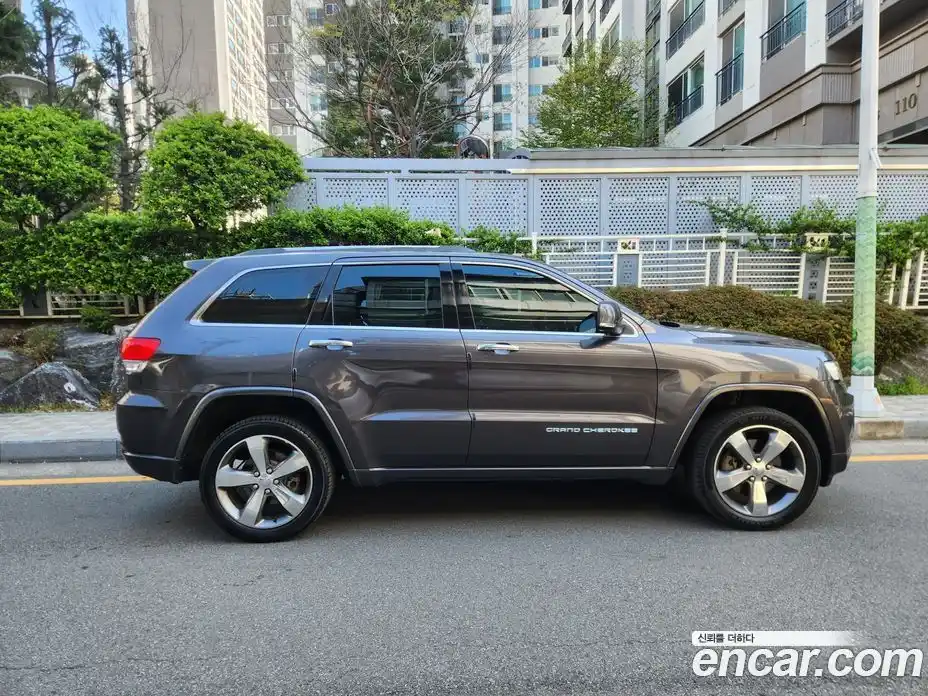 Jeep Cherokee 2015 3.0 гидро в Москве № 1323702, фото 10