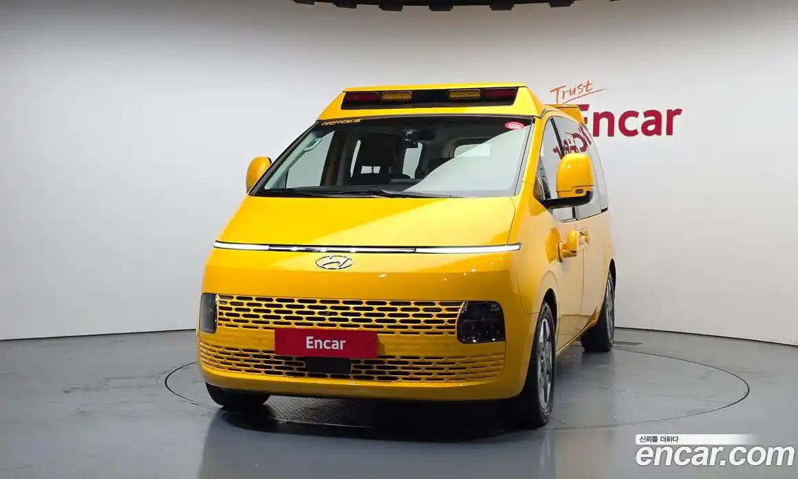 Hyundai Staria 2022 3.5 Автомат в Москве № 1342177, фото 3