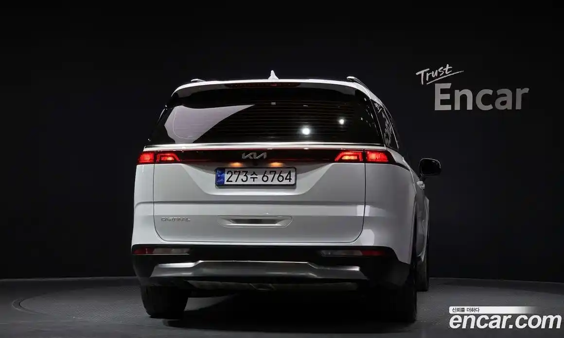 Kia Canival 2023 2.2 Автомат в Москве № 1342755, фото 4