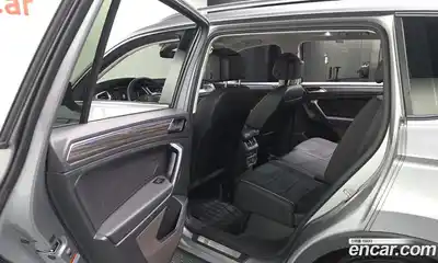 Volkswagen Tiguan 2022 2.0 гидро в Москве № 1350223, миниатюра 12