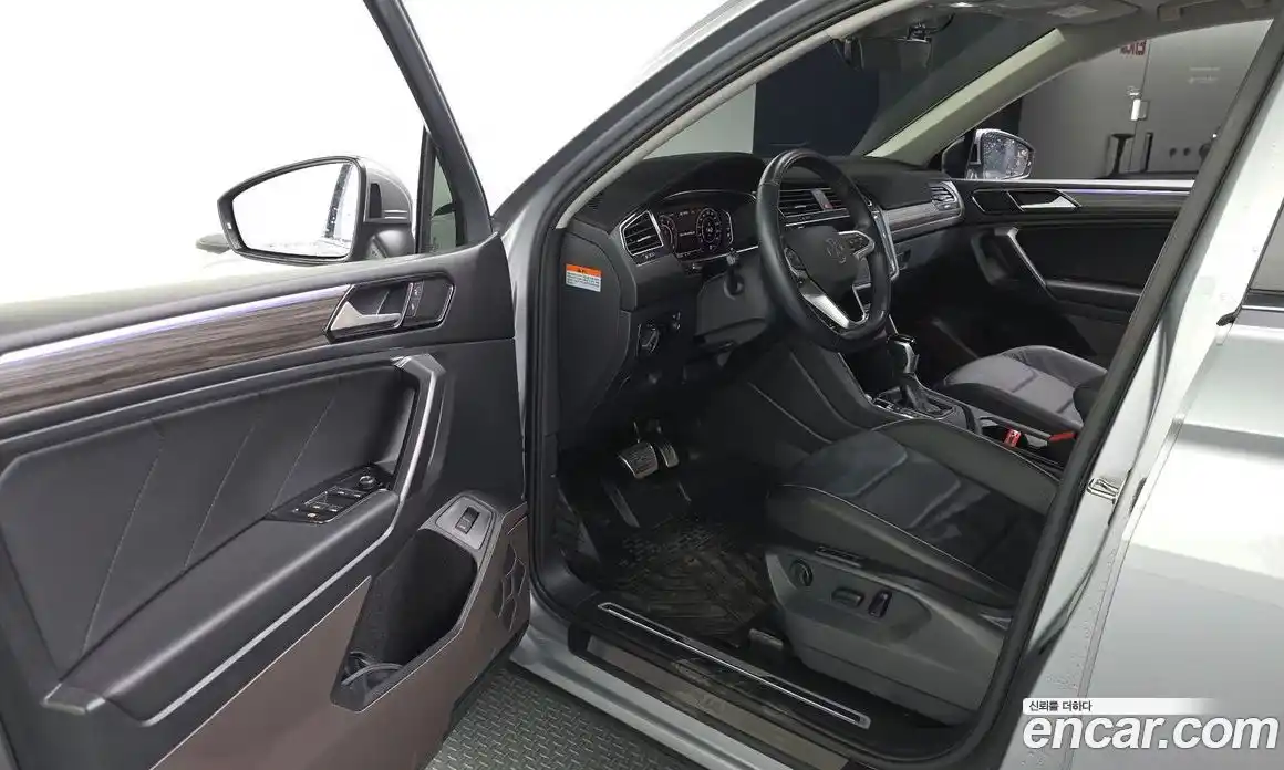 Volkswagen Tiguan 2022 2.0 гидро в Москве № 1350223, фото 10