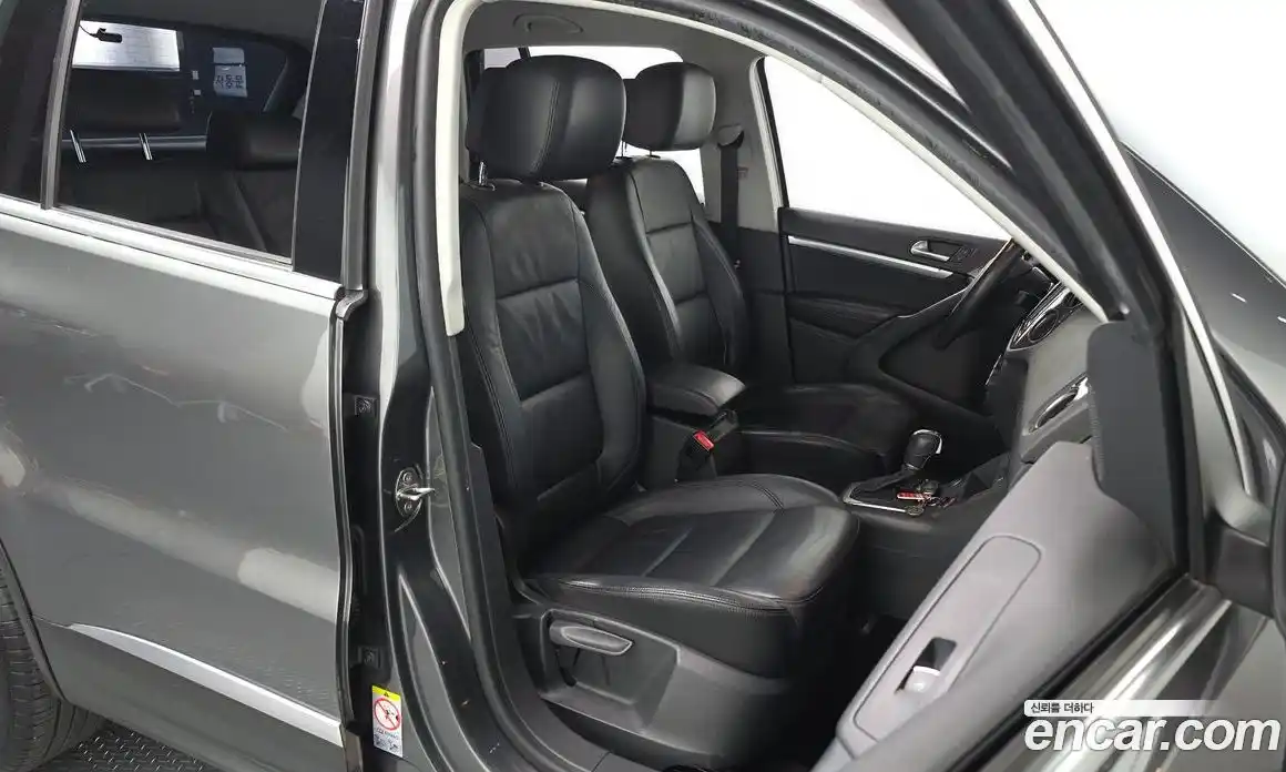 Volkswagen Tiguan 2015 2.0 гидро в Москве № 1350439, фото 12
