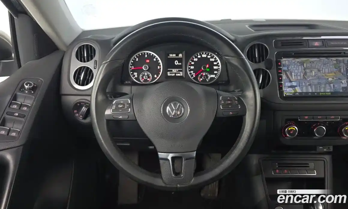 Volkswagen Tiguan 2015 2.0 гидро в Москве № 1350439, фото 14