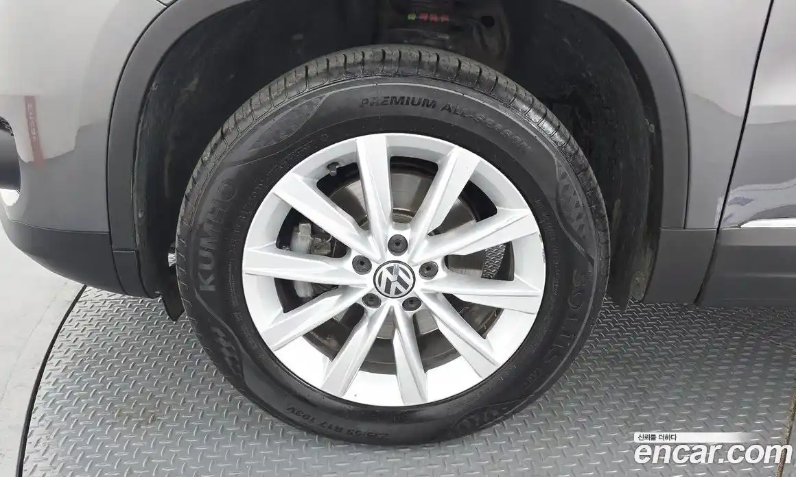 Volkswagen Tiguan 2015 2.0 гидро в Москве № 1350439, фото 5