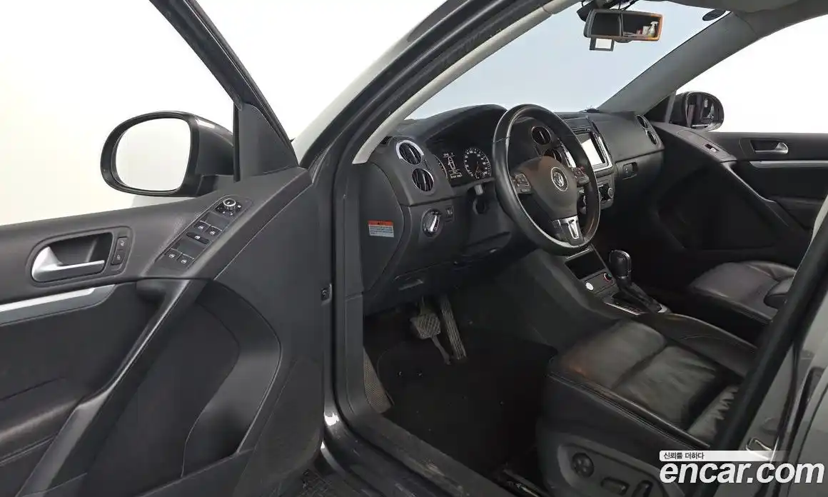 Volkswagen Tiguan 2015 2.0 гидро в Москве № 1350439, фото 10