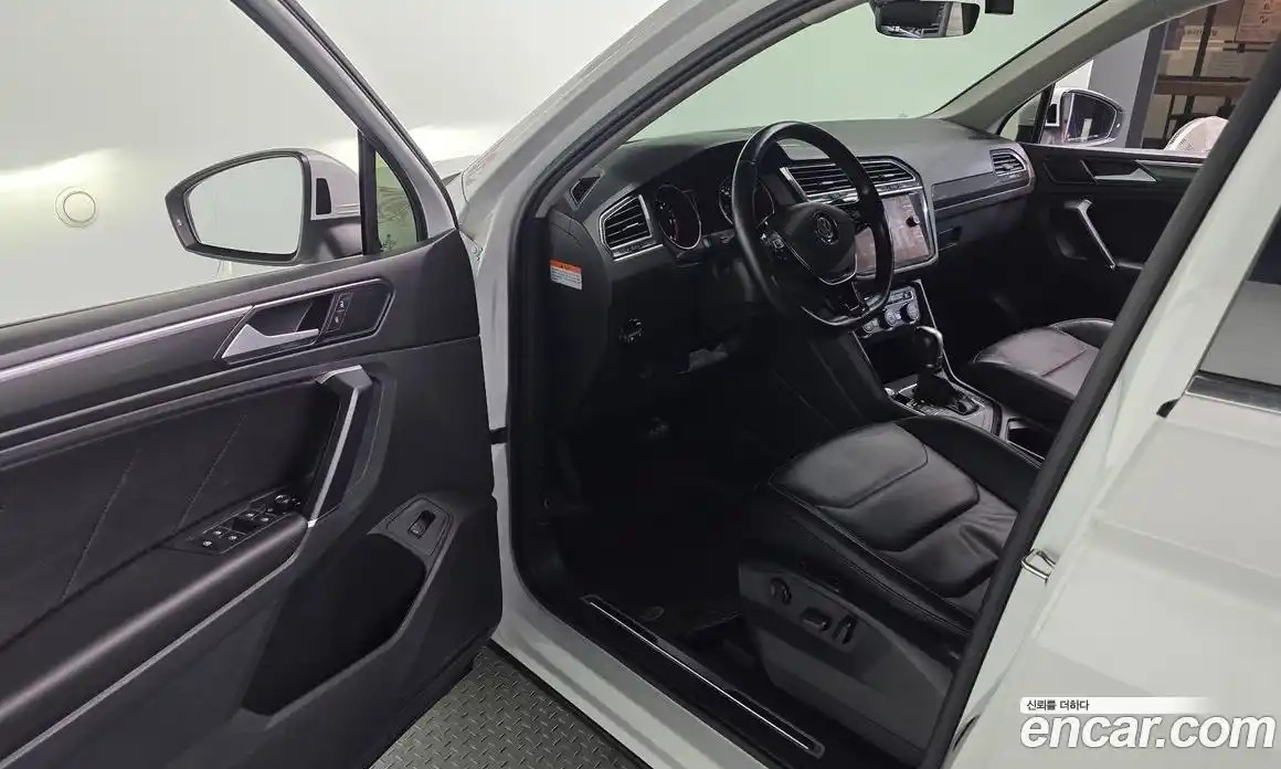 Volkswagen Tiguan 2018 2.0 гидро в Москве № 1350479, фото 11