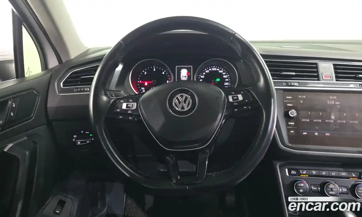 Volkswagen Tiguan 2018 2.0 гидро в Москве № 1350479, фото 13