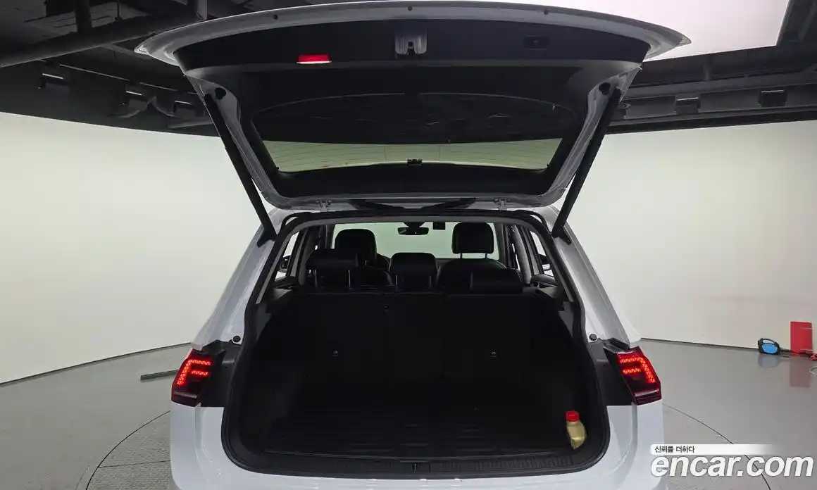 Volkswagen Tiguan 2018 2.0 гидро в Москве № 1350479, фото 20