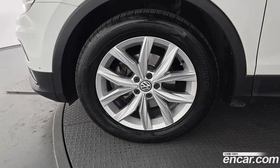 Volkswagen Tiguan 2018 2.0 гидро в Москве № 1350479, фото 5