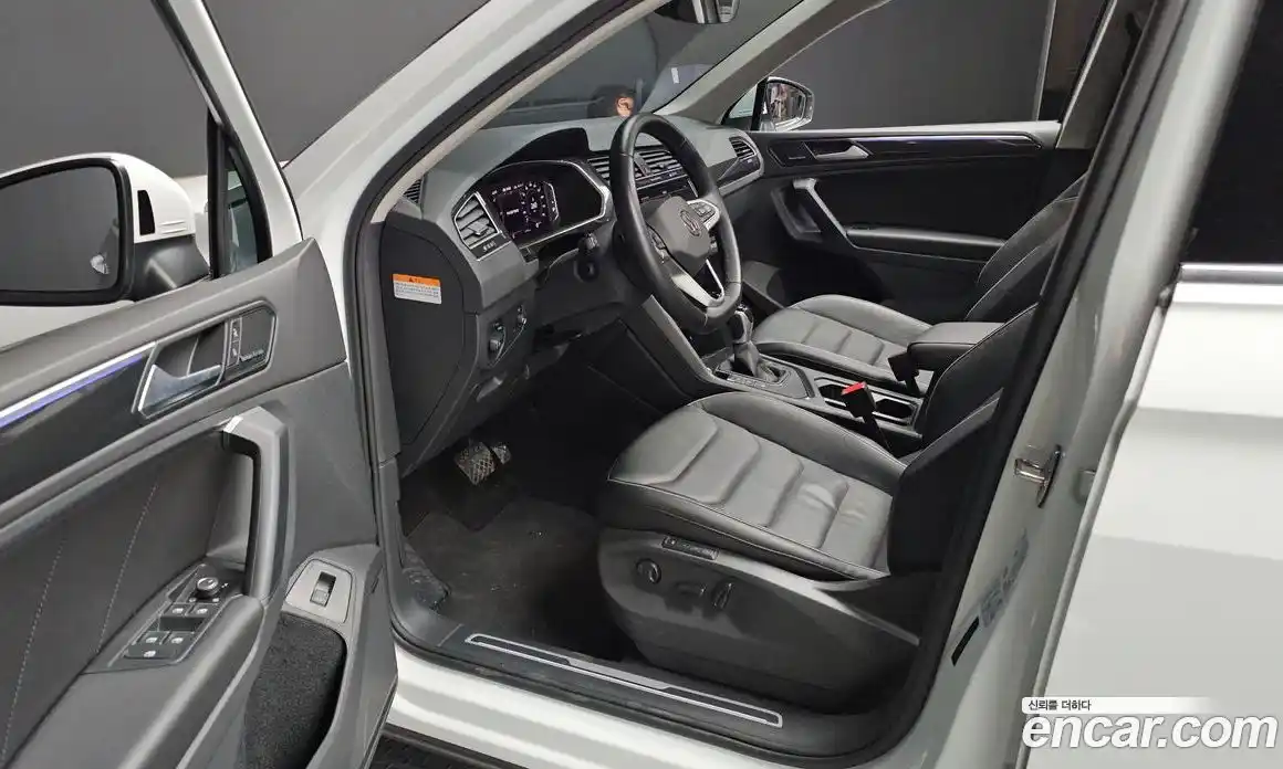Volkswagen Tiguan 2021 2.0 гидро в Москве № 215102, фото 11