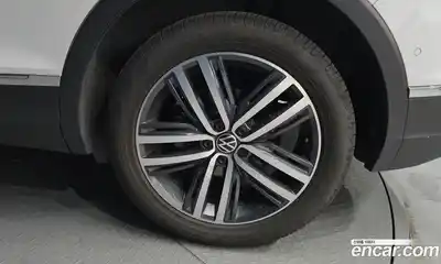 Volkswagen Tiguan 2021 2.0 гидро в Москве № 215102, миниатюра 5