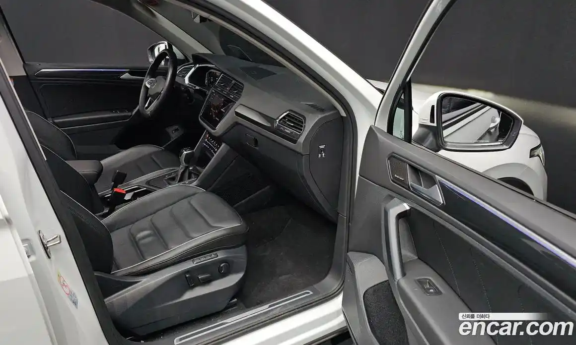 Volkswagen Tiguan 2021 2.0 гидро в Москве № 215102, фото 10