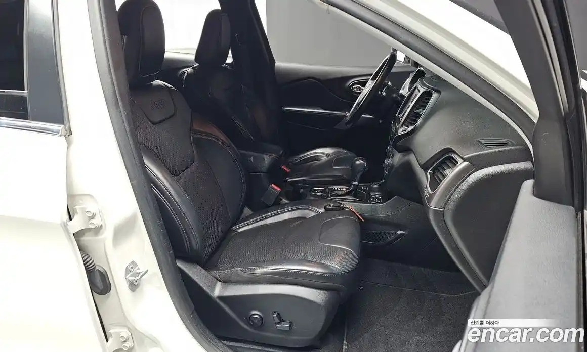 Jeep Cherokee 2019 2.4 гидро в Москве № 232665, фото 12