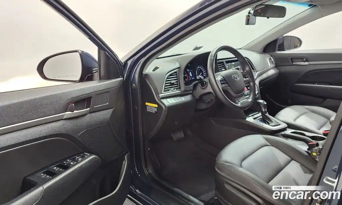 Hyundai Avante 2016 1.6 гидро в Москве № 1317842, фото 10