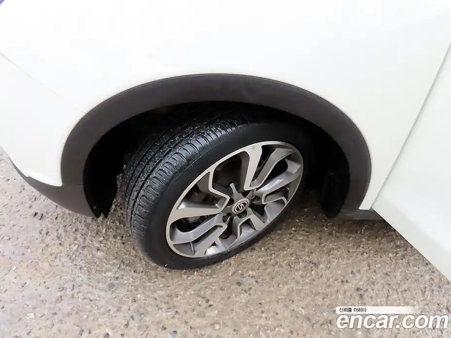 SsangYong TIBOLI 2015 1.6 Автомат в Москве № 1319709, фото 18