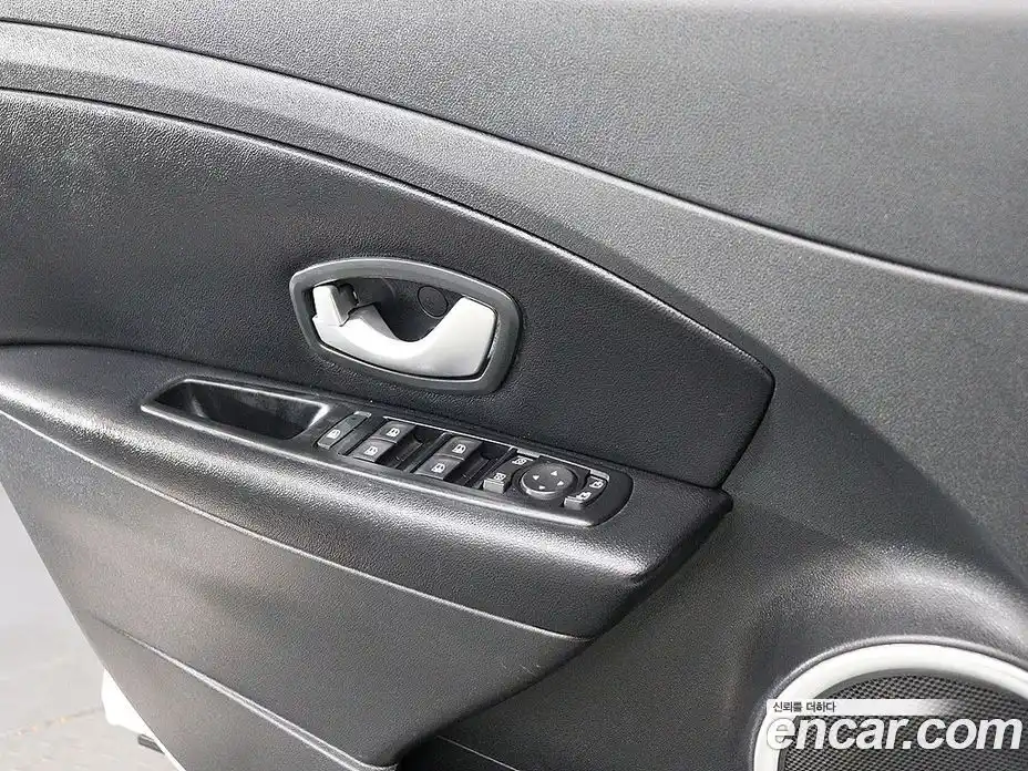 Renault SM3 2016 1.6 гидро в Москве № 1321654, фото 12