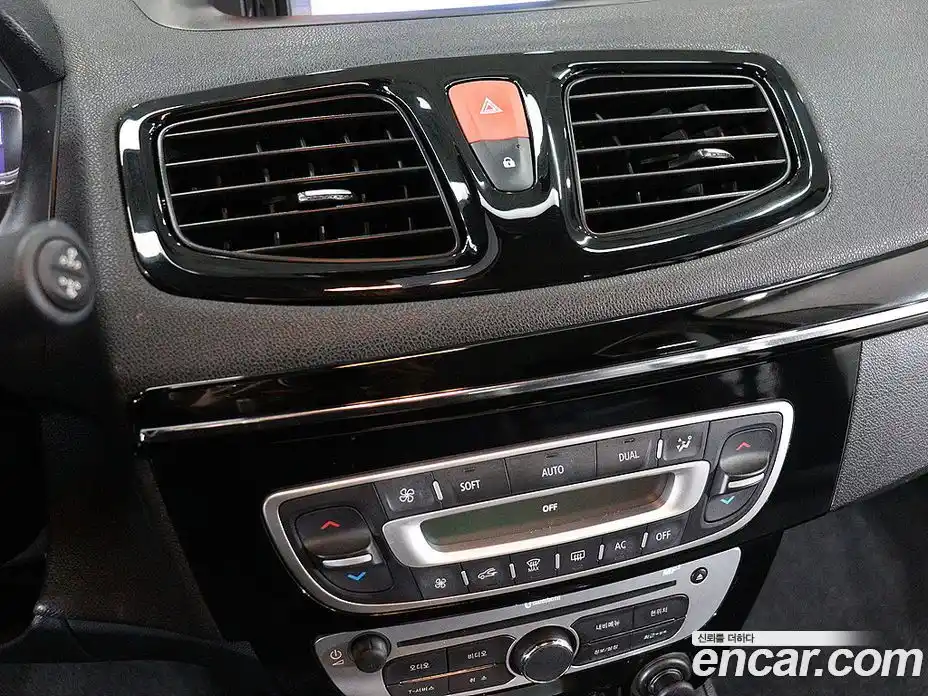 Renault SM3 2016 1.6 гидро в Москве № 1321654, фото 14