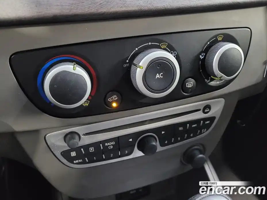 Renault SM3 2010 1.6 гидро в Москве № 1321662, фото 18