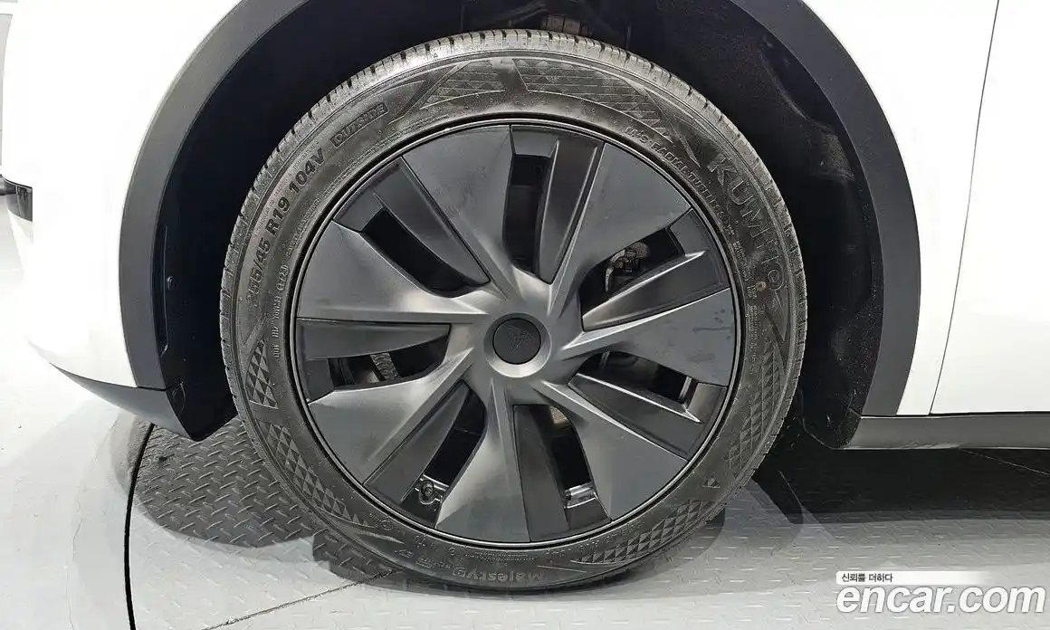 Tesla Model Y 2024 0.2 гидро в Москве № 1323216, фото 5