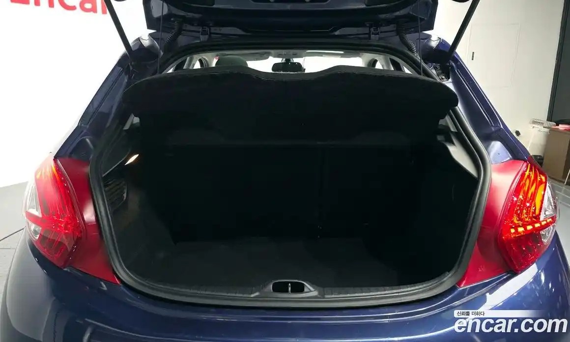 Peugeot 208 2014 1.6 гидро в Москве № 1324377, фото 19