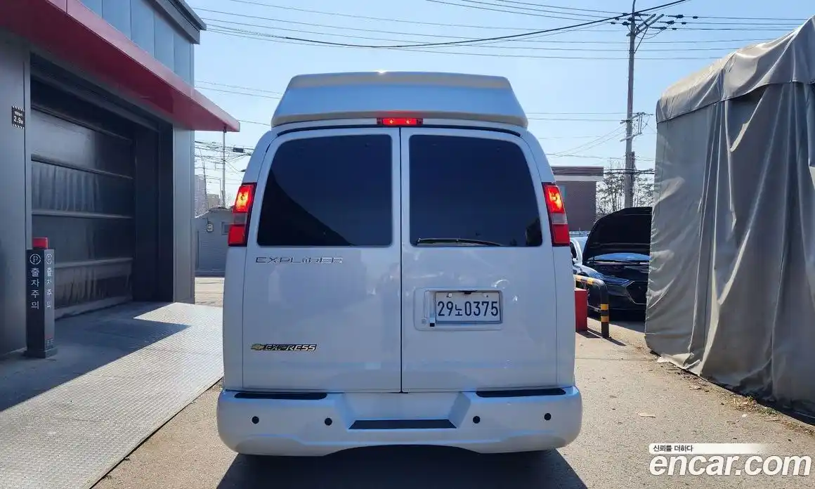 Chevrolet Express Van 2017 6.0 гидро в Москве № 1324582, фото 4