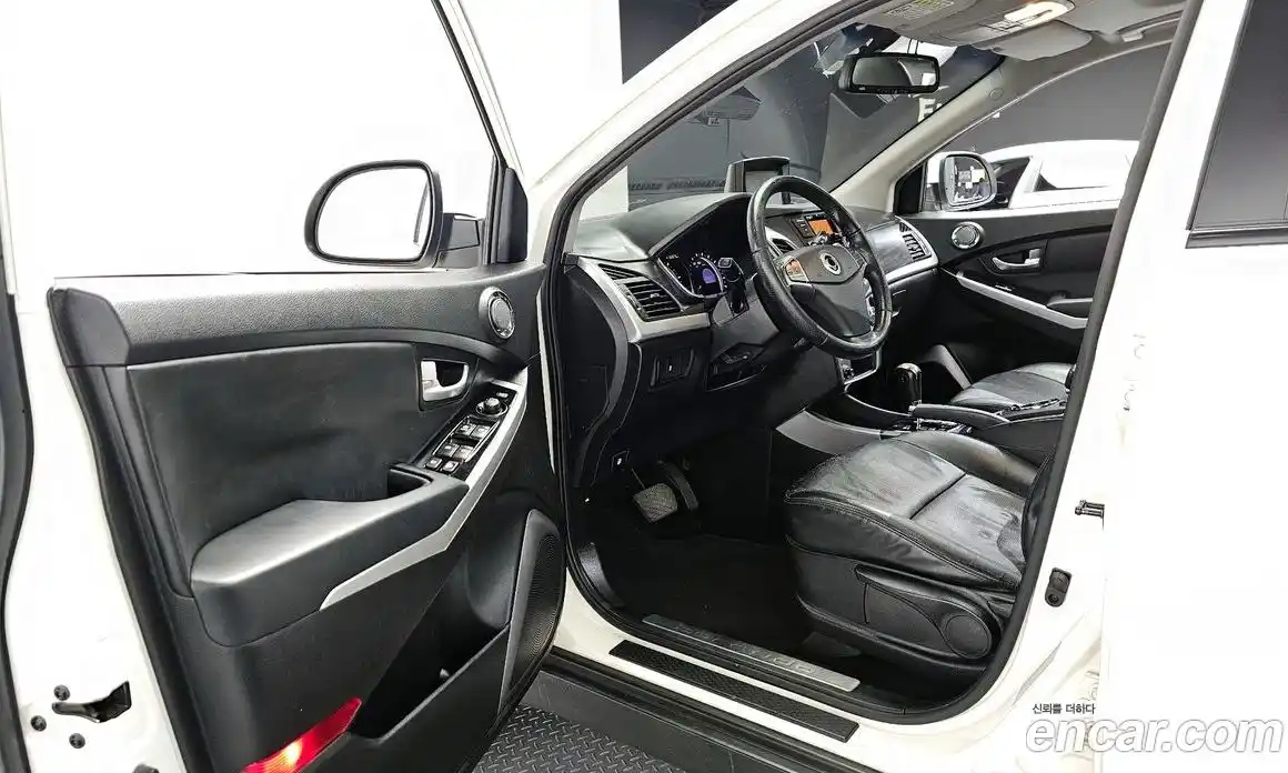 SsangYong Korando 2014 2.0 Автомат в Москве № 1344458, фото 10