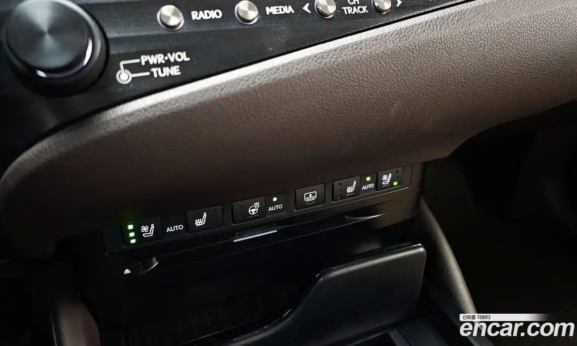 Lexus ES 2018 2.5 гидро в Москве № 1350136, фото 16