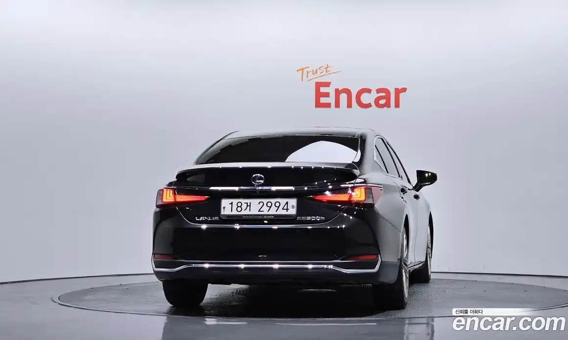 Lexus ES 2018 2.5 гидро в Москве № 1350136, фото 4