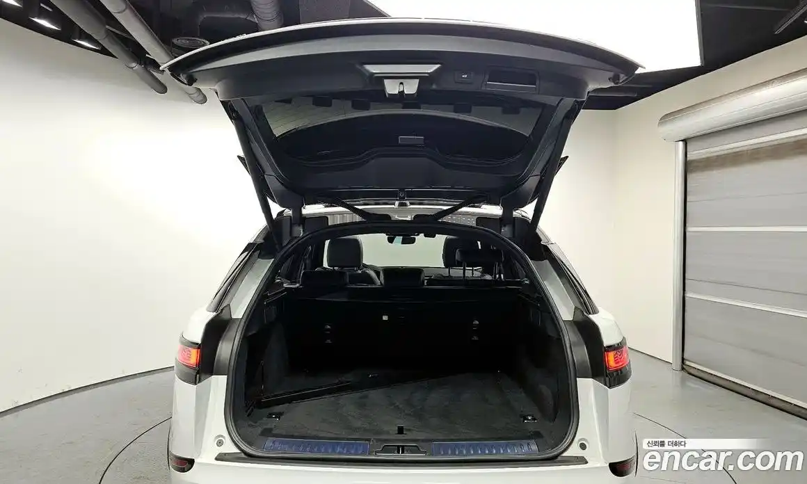Land Rover Range-Rover Velar 2023 2.0 гидро в Москве № 166115, фото 20