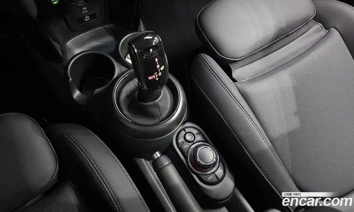 Mini Cooper 2023 1.5 гидро в Москве № 221669, фото 9