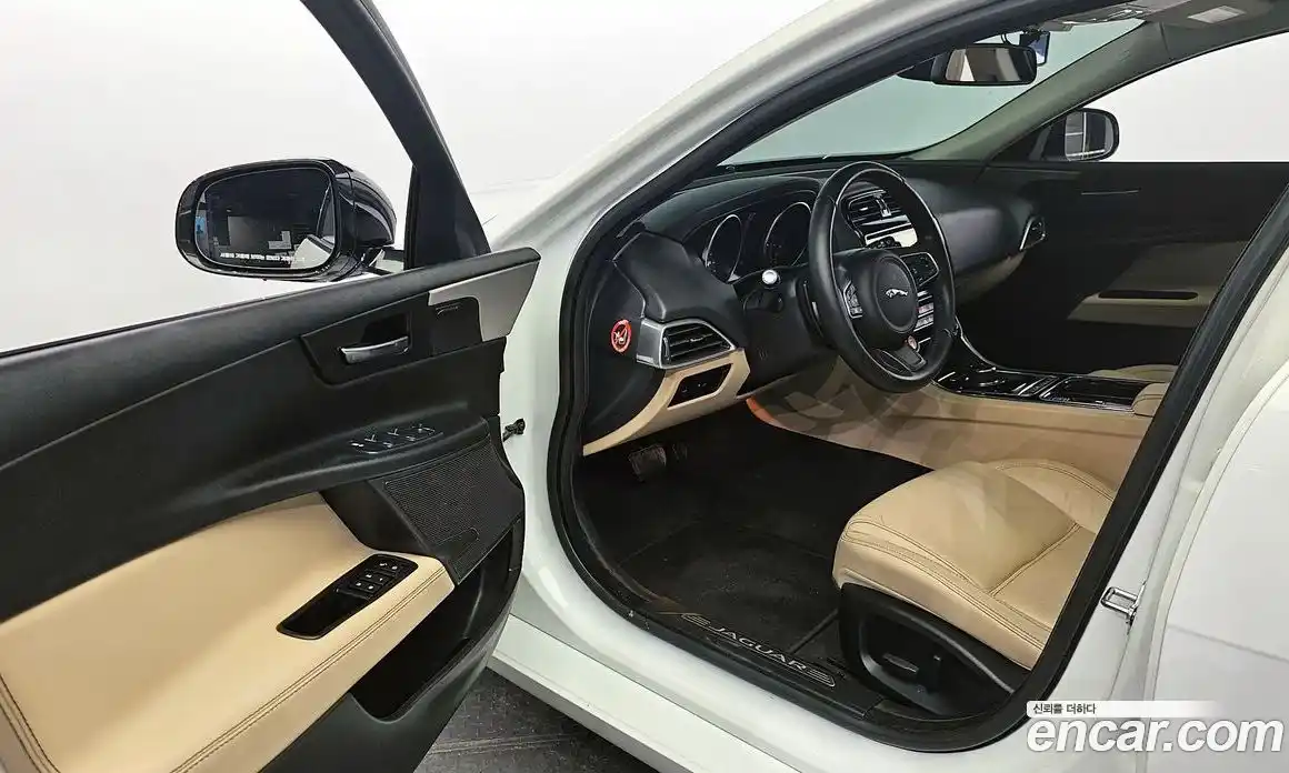 Jaguar XE 2017 2.0 гидро в Москве № 256088, фото 11